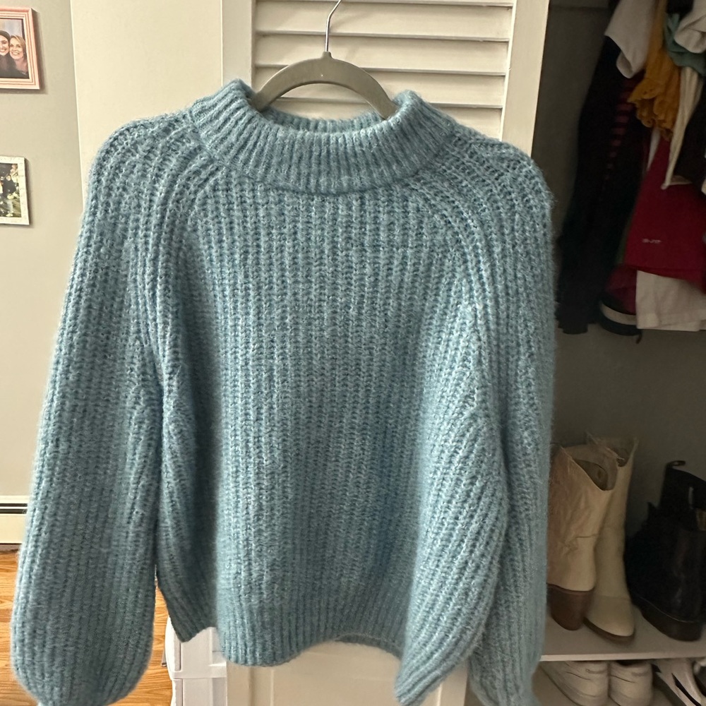 Universal threads blue sweater